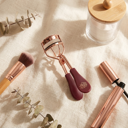 Nuvaressa Classic Eyelash Curler flat-lay